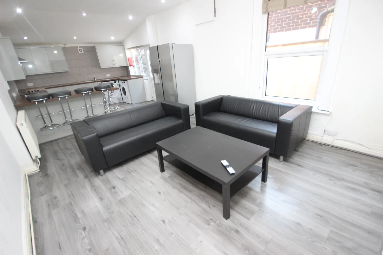 Garmoyle Road, L15