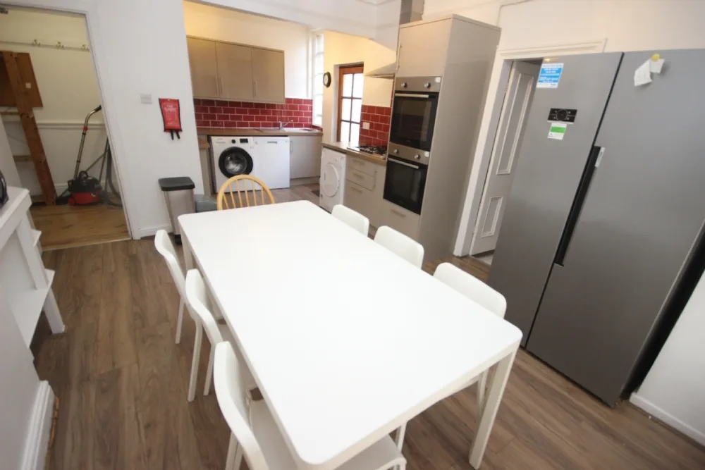 Garmoyle Road, L15