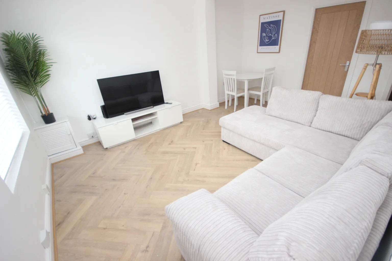 Lawrence Grove L15