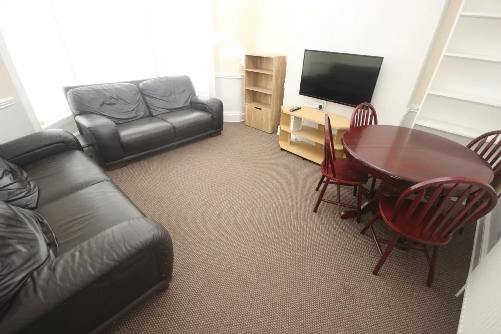 Blantyre Road, L15