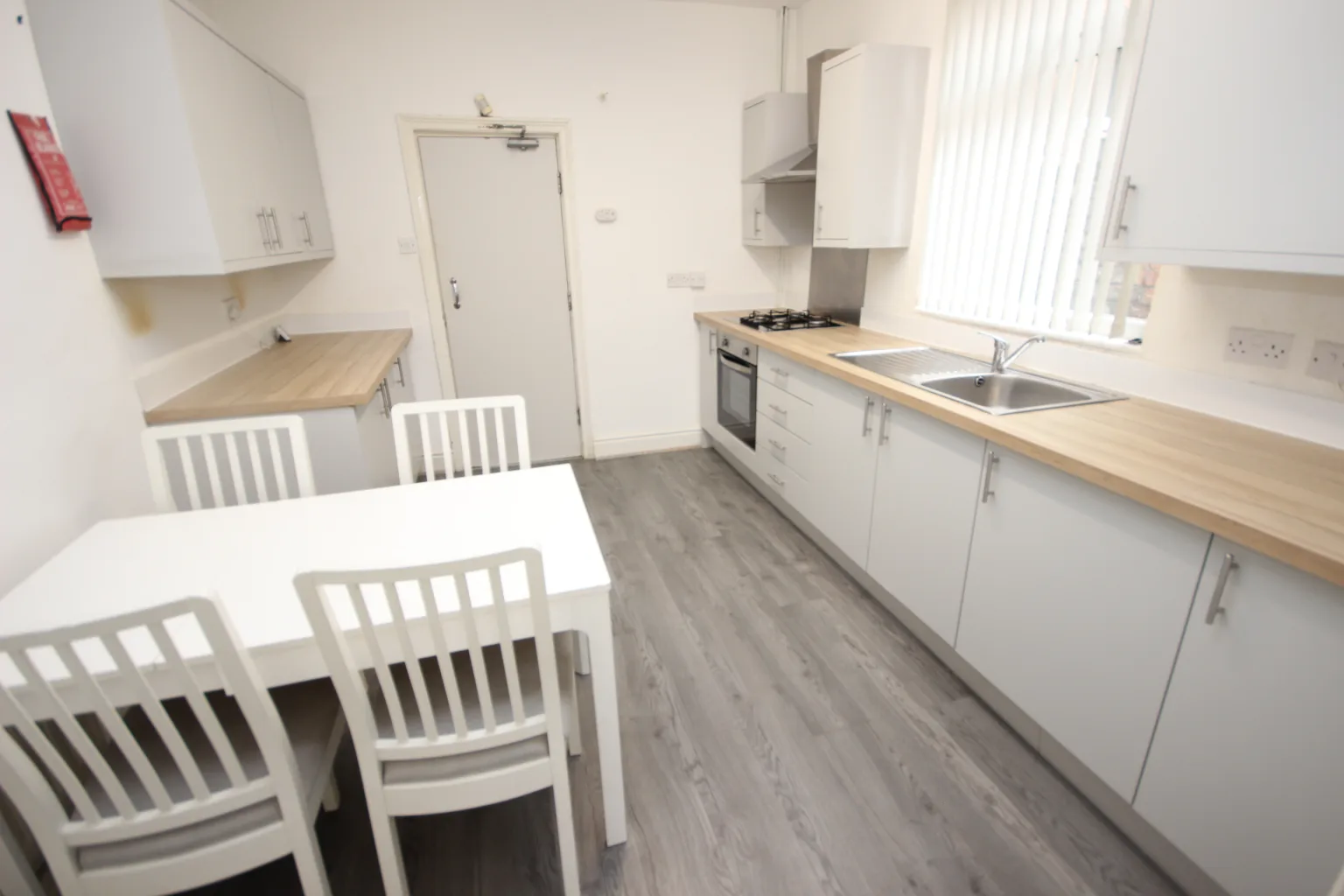 Garmoyle Road, L15