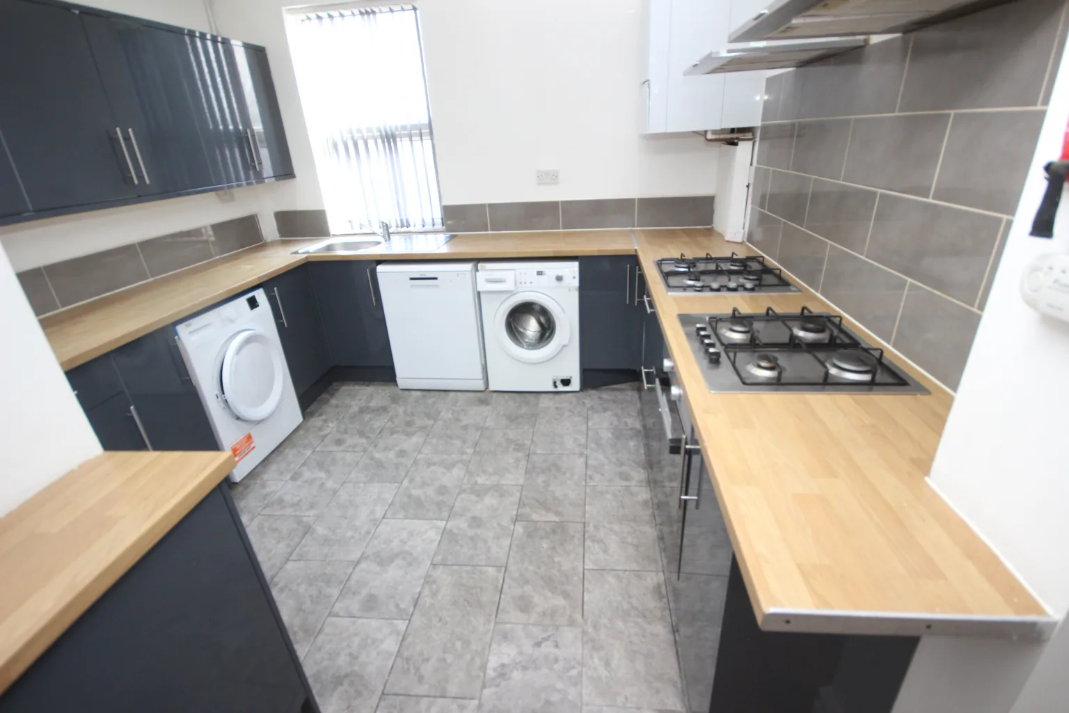 Garmoyle Road, L15