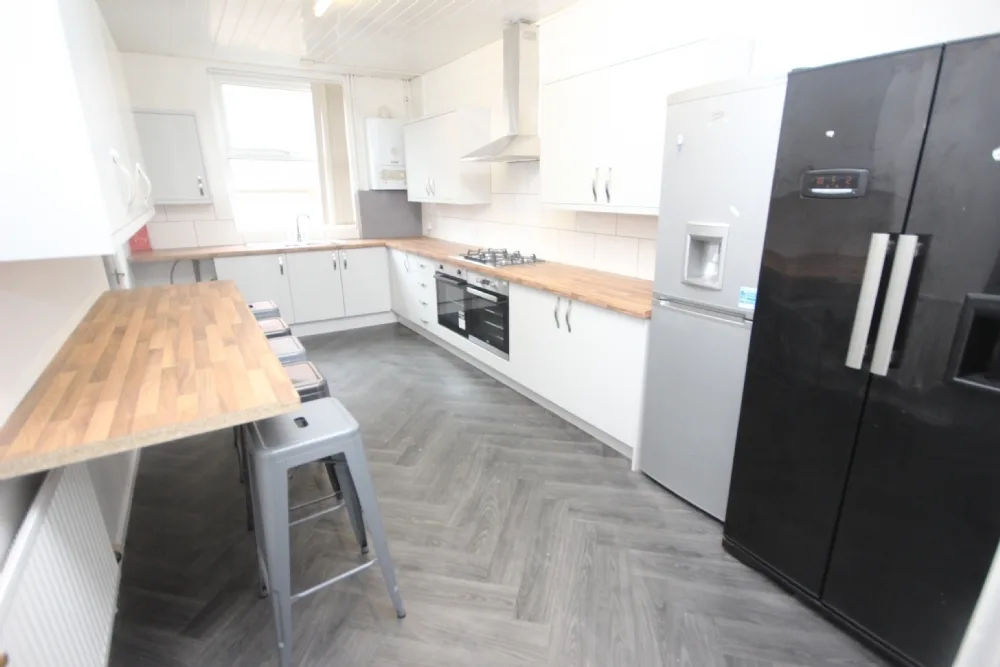 Garmoyle Road, L15