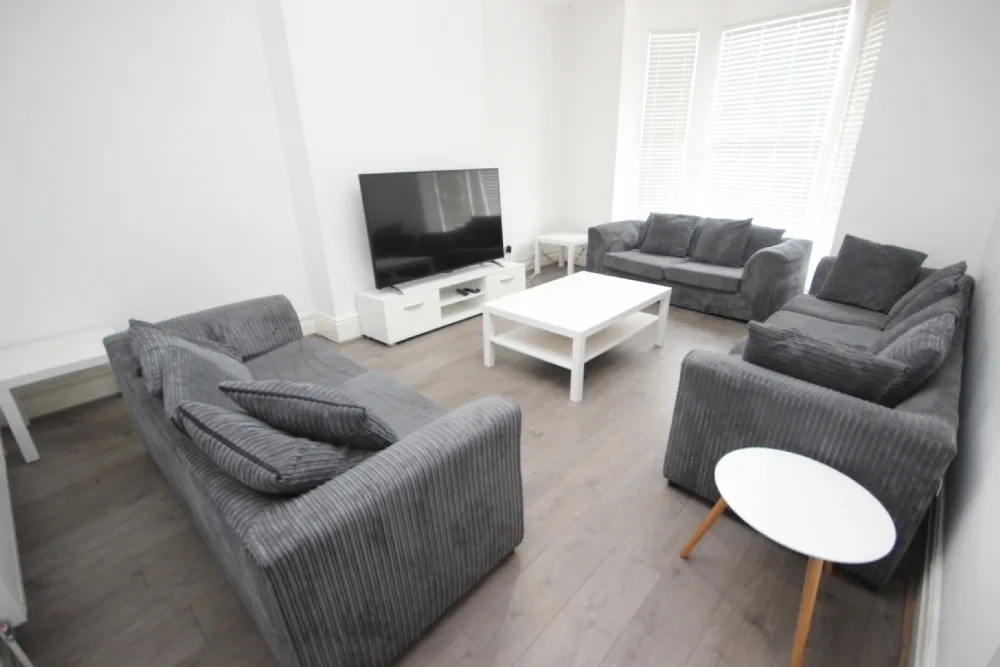 Garmoyle Road, L15