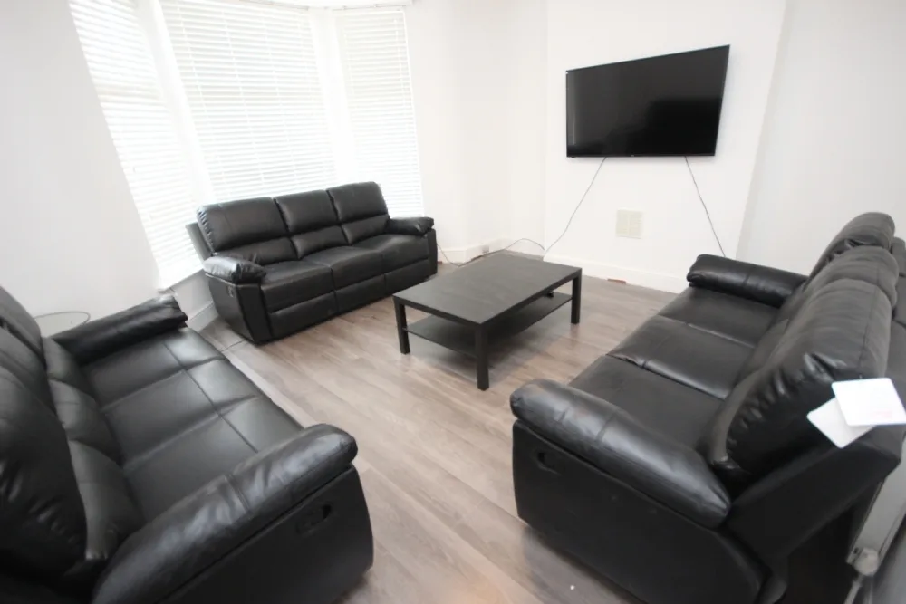 Garmoyle Road, L15