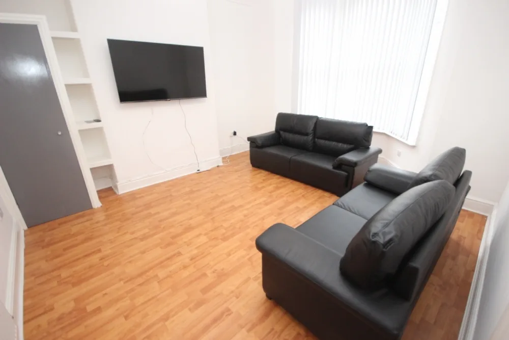 Hawarden Avenue, L15