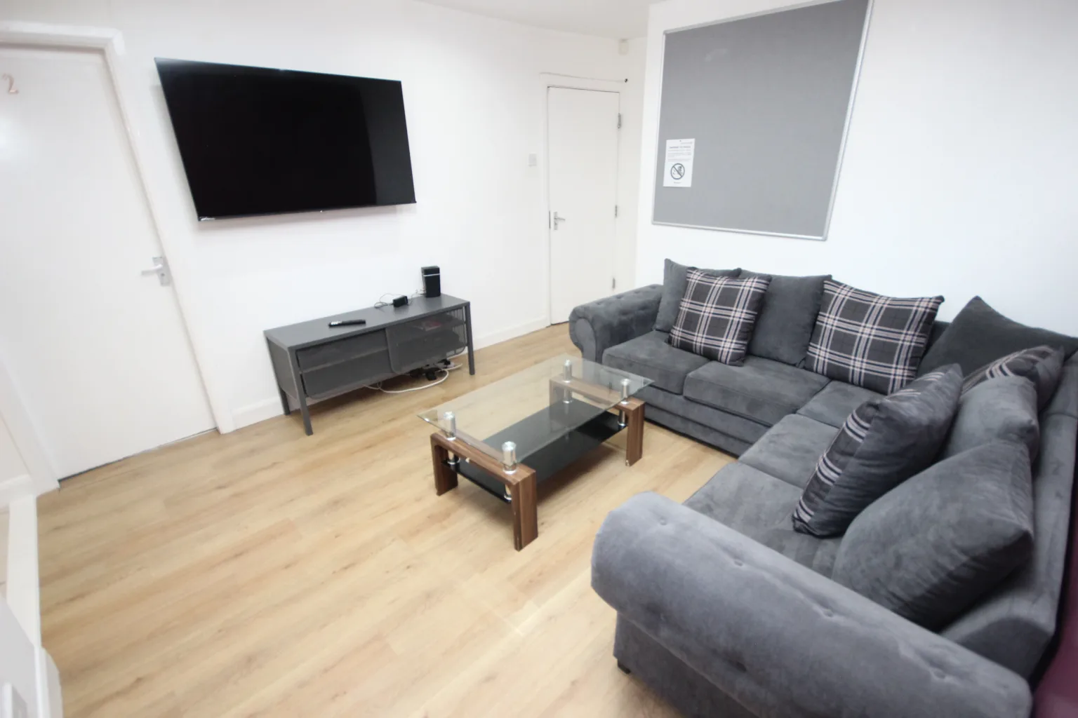 Edinburgh Road, L7 8RF