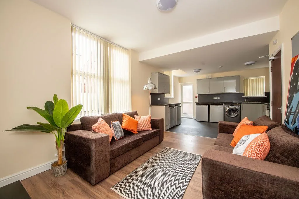 Edinburgh Road, L7 8RF