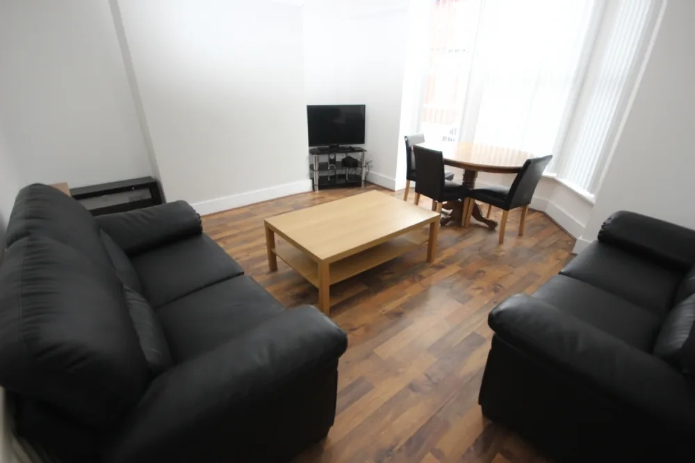 Russell Road, L18