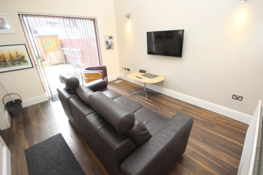 Thornycroft Road, L15