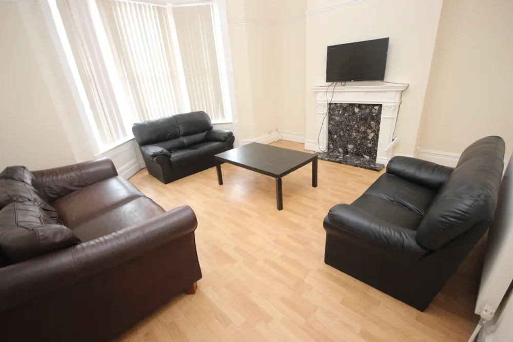 Gresford Avenue, L17