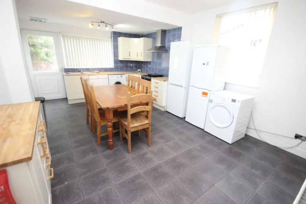 Langdale Road, L15