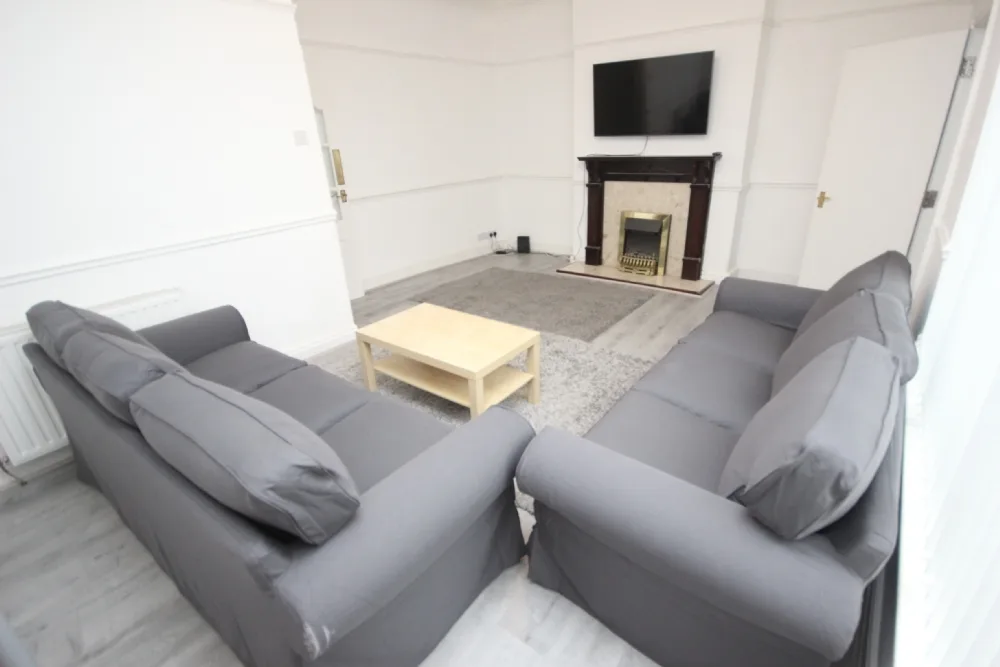 Blantyre Road, L15